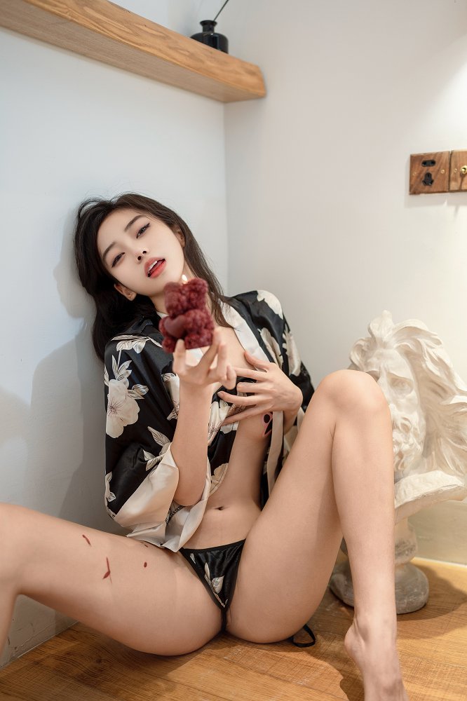 时安安 – 滴蜡 [90P]